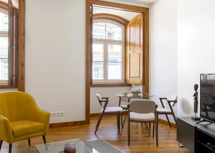 Chiado Stylish Bright With Ac 아파트 *
