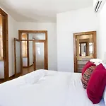 Apartment Chiado Stylish Bright With Ac