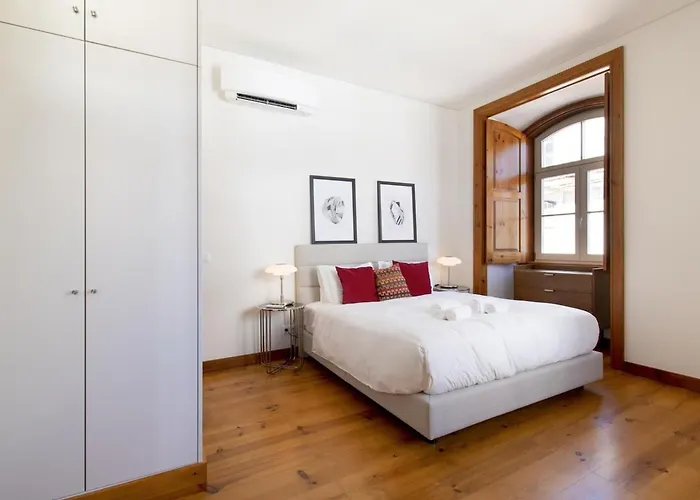 Chiado Stylish Bright With Ac Apartman *