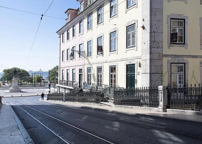 Chiado Stylish Bright With Ac Apartman